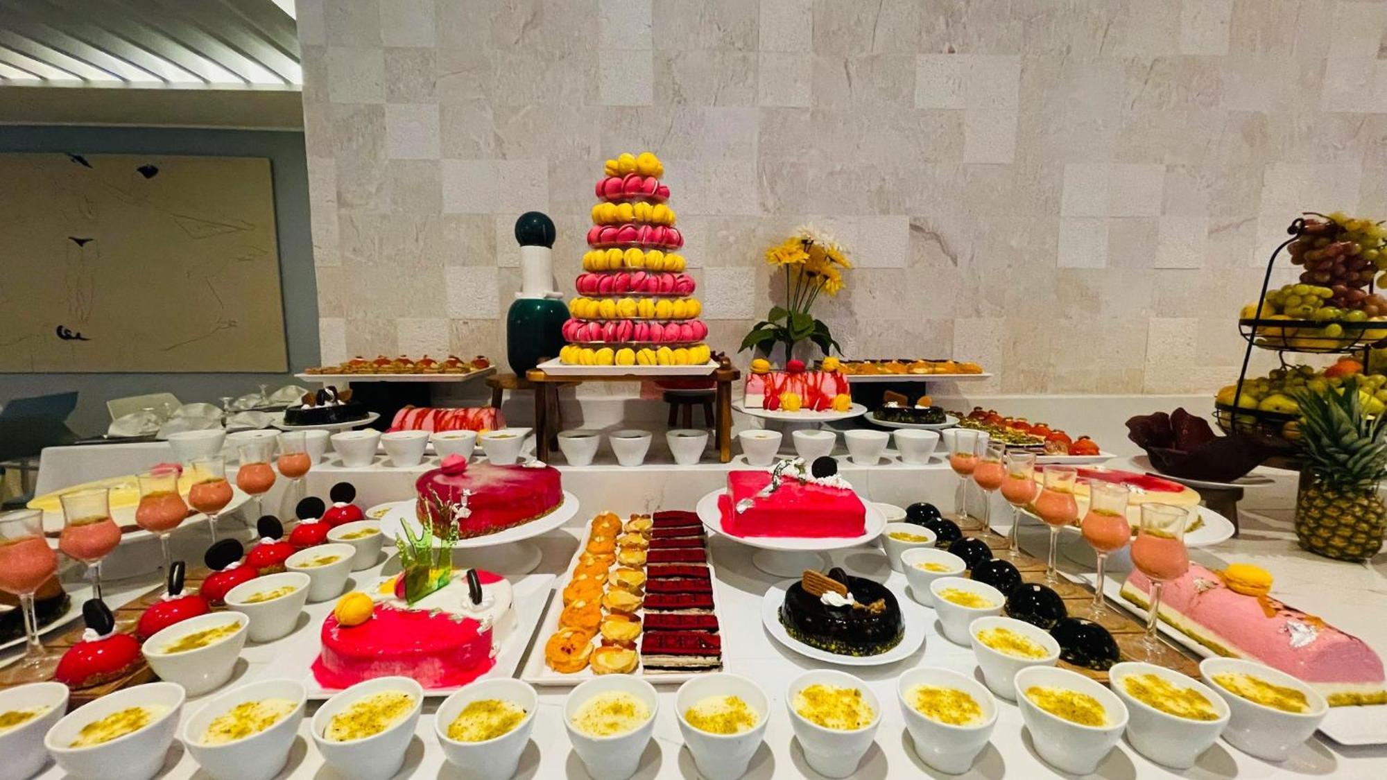 Royal Azur Thalassa ฮัมมาเม็ต ภายนอก รูปภาพ A dessert buffet